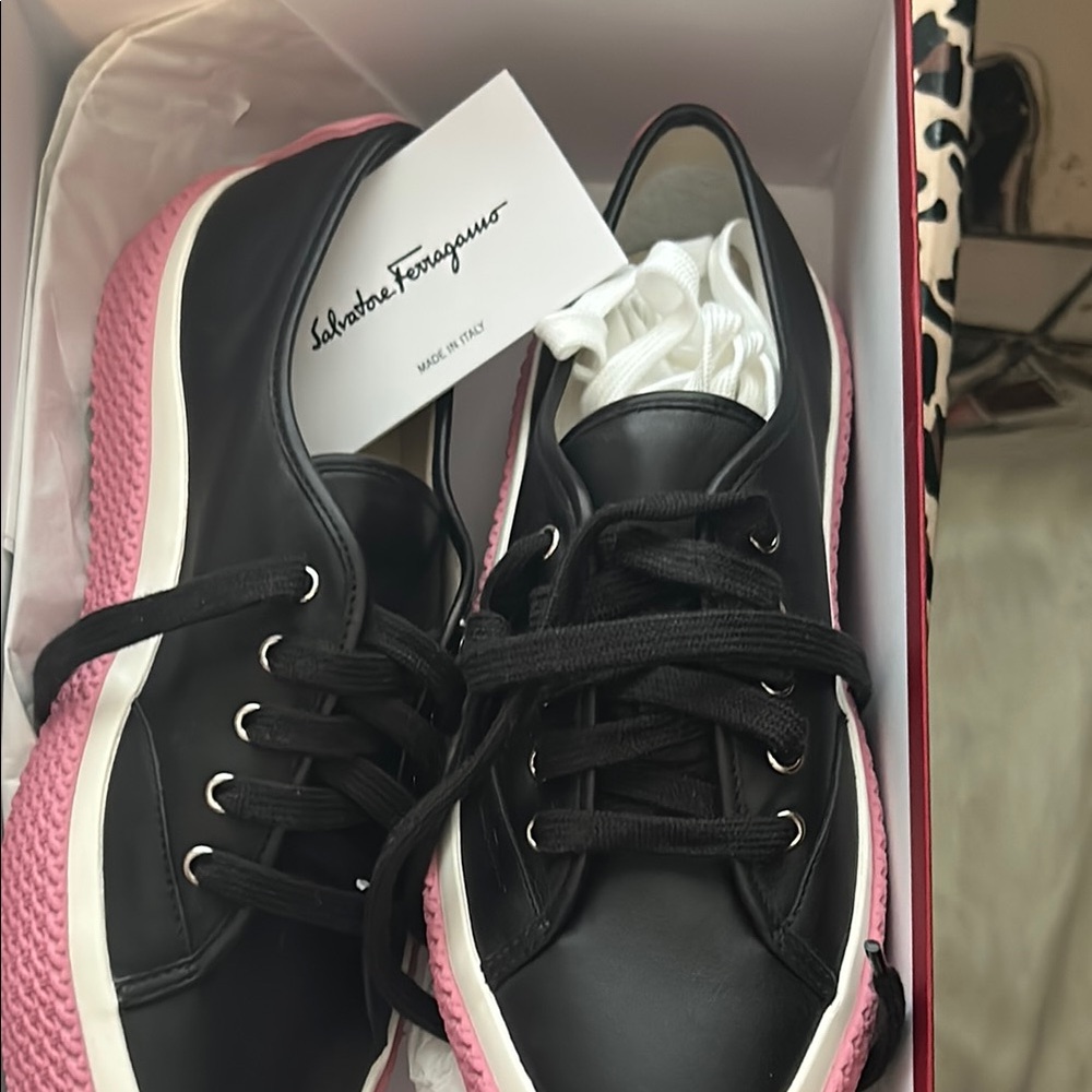 Salvatore Ferragamo luxury Black and Pink Low-Top Sneakers with leather Upper - Picture 6 of 6